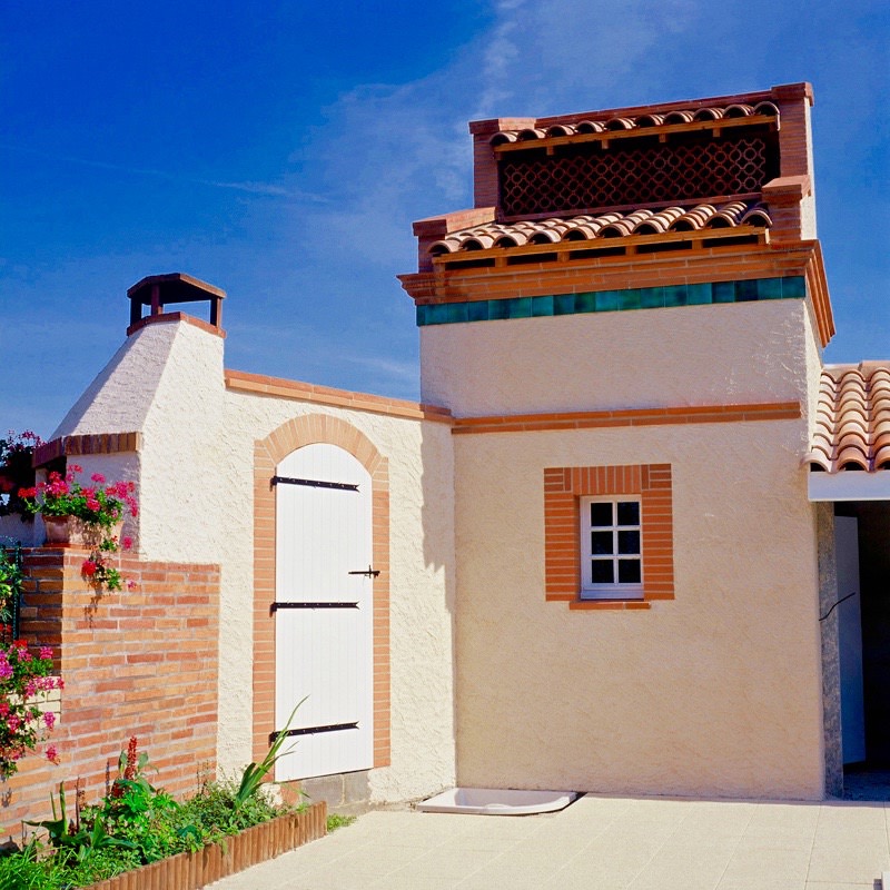produit-moulures-et-genoises-corniches-lisses-realisation-exterieur-particulier-briqueterie-de-nagen